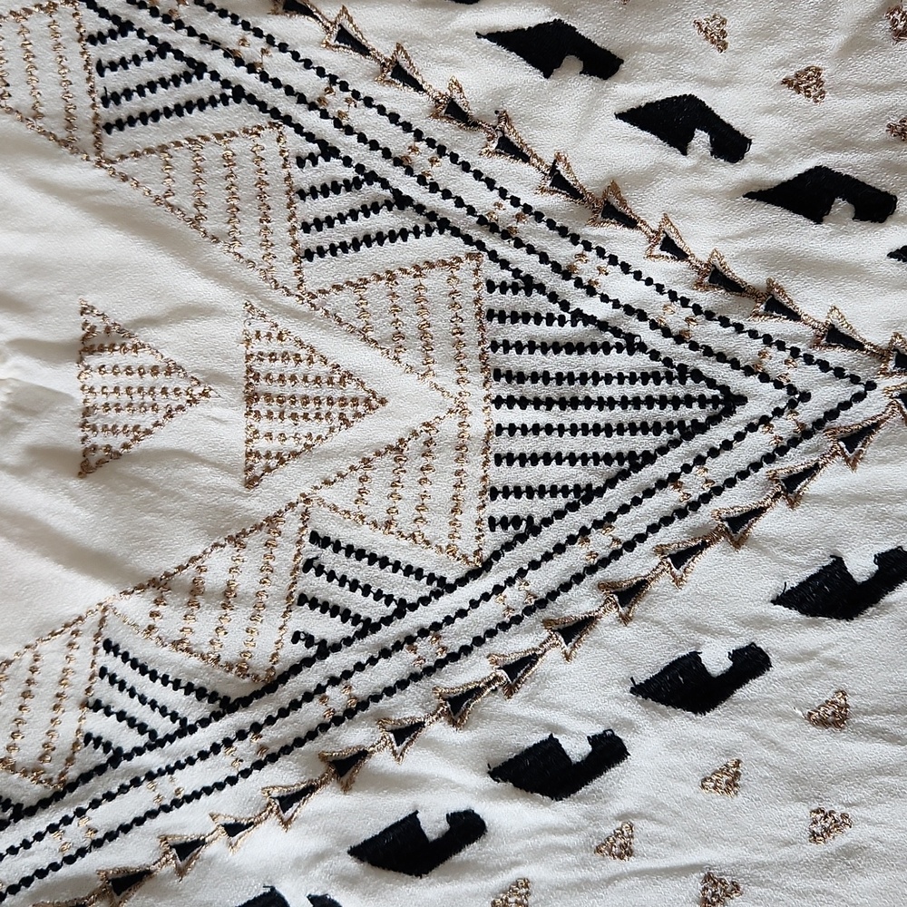 Apt. 9 White Geometric Embroidered Tank Top - Picture 3 of 8